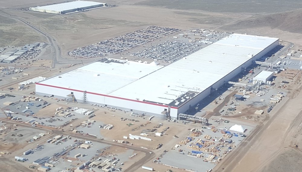 Kliknite na obrázok pre väčšiu verziu

Meno:	Tesla-Gigafactory-March-2017-teslarati-aerial.jpg
Videní:	314
Veľkosť:511,4 KB
ID:	14351