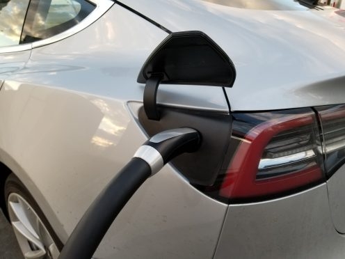 Kliknite na obrázok pre väčšiu verziu  Meno:	25-kousyjbtesla-model-3-silver.jpg Videní:	1 Veľkosť:72,0 KB ID:	15934