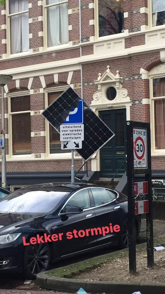 Kliknite na obrázok pre väčšiu verziu

Meno:	tesla-model-s-solarny-panel-3-577x1024.jpg
Videní:	452
Veľkosť:316,2 KB
ID:	21086