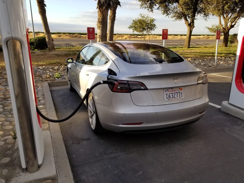 Kliknite na obrázok pre väčšiu verziu

Meno:	01-ldyhquwtesla-model-3-silver.jpg
Videní:	327
Veľkosť:381,2 KB
ID:	15918