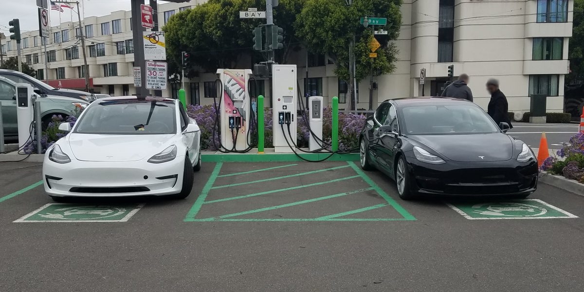 Kliknite na obrázok pre väčšiu verziu

Meno:	tesla-model-3-black-white-2.jpg
Videní:	138
Veľkosť:388,0 KB
ID:	15615