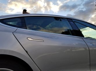 Kliknite na obrázok pre väčšiu verziu

Meno:	18-khqinmqtesla-model-3-silver.jpg
Videní:	412
Veľkosť:37,9 KB
ID:	15925