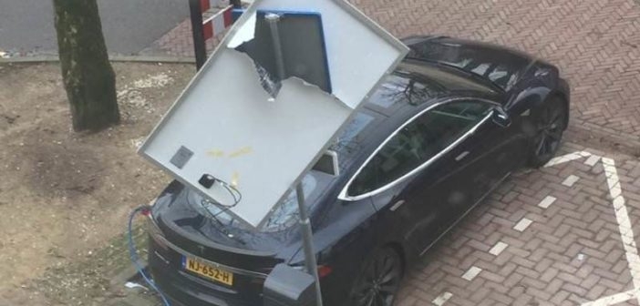 Kliknite na obrázok pre väčšiu verziu

Meno:	tesla-model-s-solarny-panel-2-702x336.jpg
Videní:	583
Veľkosť:105,6 KB
ID:	21085