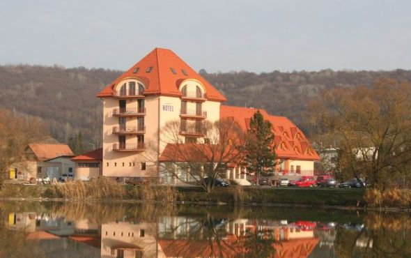 Click image for larger version  Name:	hotelondava.jpg Views:	49 Size:	98.7 KB ID:	1858