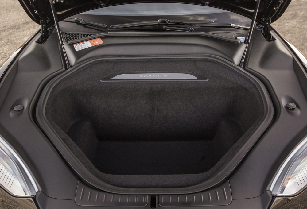 Kliknite na obrázok pre väčšiu verziu

Meno:	2015-tesla-model-s-p85d-frunk.jpg
Videní:	275
Veľkosť:478,3 KB
ID:	2114