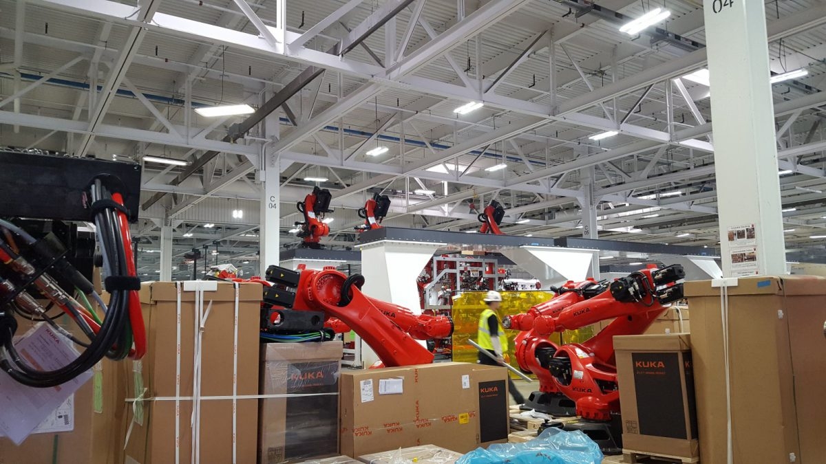 Kliknite na obrázok pre väčšiu verziu

Meno:	kuka-tesla-model-3-8.jpg
Videní:	207
Veľkosť:434,9 KB
ID:	16442