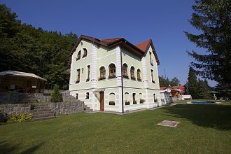 Click image for larger version  Name:	kosice-penzion-zlaty-jelen-izba-03.jpg Views:	39 Size:	151.7 KB ID:	1864