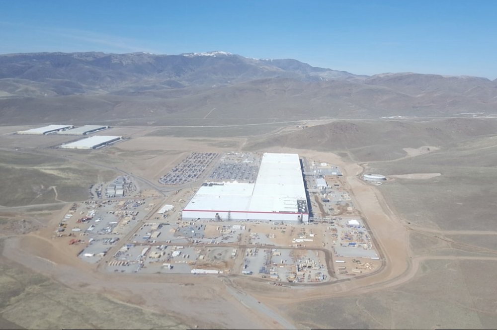 Kliknite na obrázok pre väčšiu verziu

Meno:	Tesla-Gigafactory-March-2017-teslarati-aerial-4-1024x679.jpg
Videní:	345
Veľkosť:338,9 KB
ID:	14354