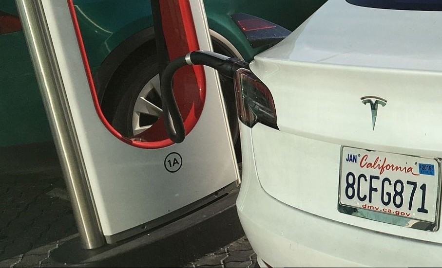 Kliknite na obrázok pre väčšiu verziu

Meno:	Tesla3-redukcia.jpg
Videní:	481
Veľkosť:103,1 KB
ID:	30138