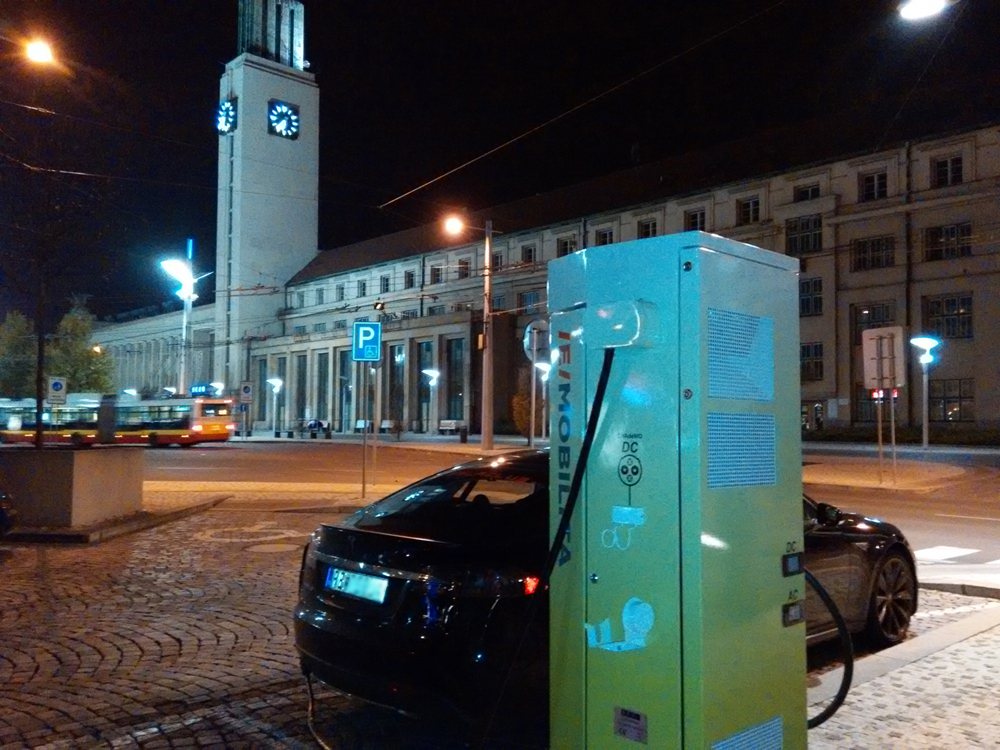 Click image for larger version  Name:	Riegrovo-namesti04.jpg Views:	13 Size:	589.6 KB ID:	5483