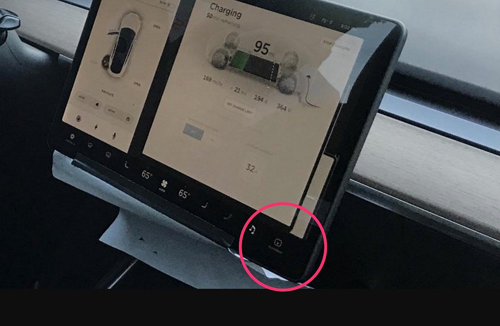 Kliknite na obrázok pre väčšiu verziu

Meno:	Tesla-Model-3-glove-box-button.jpg
Videní:	306
Veľkosť:924,6 KB
ID:	16219