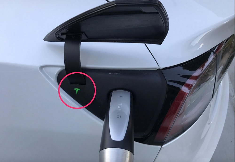 Kliknite na obrázok pre väčšiu verziu

Meno:	Tesla-Model-3-charge-port-illuminated.jpg
Videní:	335
Veľkosť:1.013,5 KB
ID:	16215