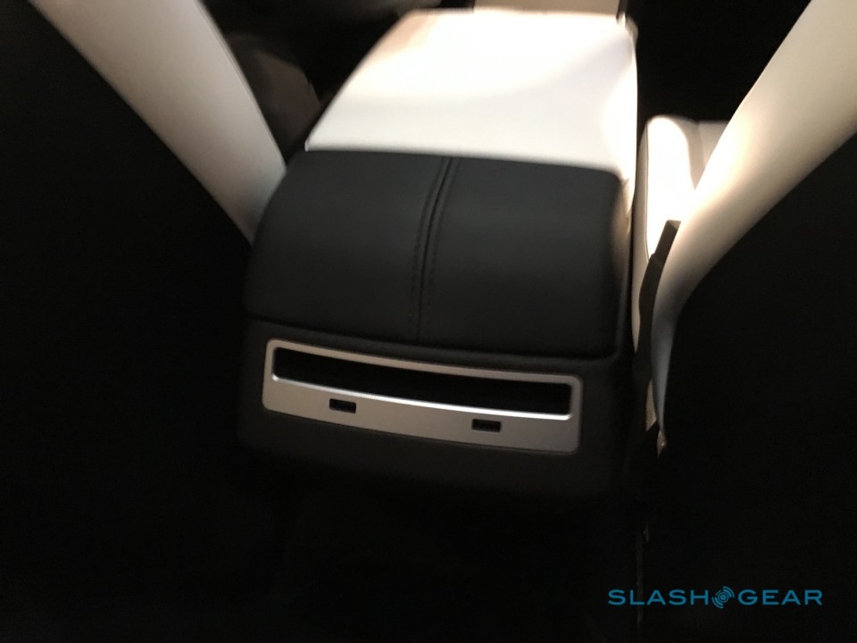 Kliknite na obrázok pre väčšiu verziu

Meno:	tesla-model-3-12-960x720.jpg
Videní:	217
Veľkosť:63,2 KB
ID:	8587