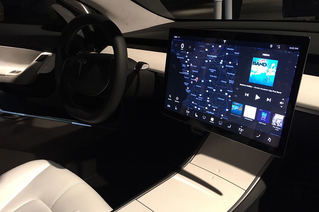Kliknite na obrázok pre väčšiu verziu

Meno:	Tesla-Model-3-interior-1.jpg
Videní:	208
Veľkosť:92,6 KB
ID:	8582