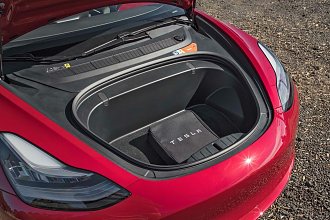 Kliknite na obrázok pre väčšiu verziu  Meno:	Tesla-Model-3-frunk.jpg Videní:	1 Veľkosť:742,1 KB ID:	17072