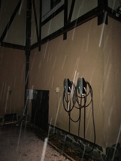 Click image for larger version  Name:	Hotel_Golfer_Kremnica_Tesla_destination_charger.jpg Views:	0 Size:	87.4 KB ID:	47120
