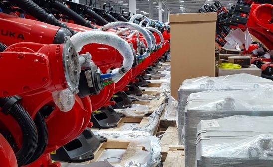 Kliknite na obrázok pre väčšiu verziu  Meno:	thumb_549x550_gigafactory-ma-novou-armadu-robotu-na-vyrobu-modelu-3.jpg Videní:	1 Veľkosť:127,1 KB ID:	14542