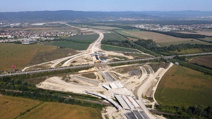 Kliknite na obrázok pre väčšiu verziu

Meno:	krizovatka_d1_d4-001-696x392.jpg
Videní:	445
Veľkosť:93,8 KB
ID:	76618