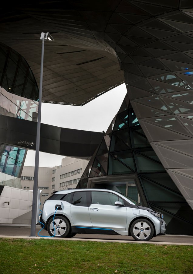 Kliknite na obrázok pre väčšiu verziu

Meno:	bmw_03_r6527-r17-st.ir2-_s900.jpg
Videní:	91
Veľkosť:100,0 KB
ID:	2376