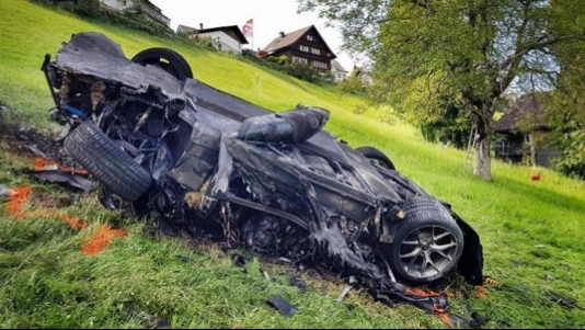 Kliknite na obrázok pre väčšiu verziu  Meno:	rimac-concept-one-elektromobil-po-nehode-shorely-richard-hammond.jpg Videní:	1 Veľkosť:164,8 KB ID:	15946