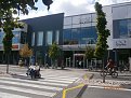 Piešťany, Obchodní centrum Aupark s parkovacím domem s rychlonabíječkou GreenWay je v centru