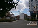 Obchodní centrum Aupark je třeba objet kolem kruhového objezdu, z něj je příjezd k nadzemním garážím