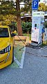 Nabíjal som e208 8.10.2021 úplne bez problémov. Nabíjací výkon okolo 46kW, hoci auto zvláda na ZSE viac. Ale počítal som s tým. Mínusom tohto miesta je, že tu nič ine nie je. Cca 300m odtial je ale funkčná pumpa OMV, kde si mozete dat kavicku a 20 min. nabíjania ubehne hned.